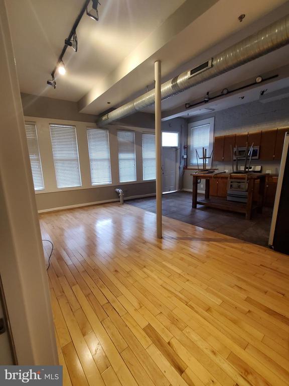 Building Photo - 1211 S Charles St