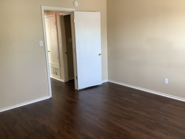 Building Photo - 206 Pheasant Trl