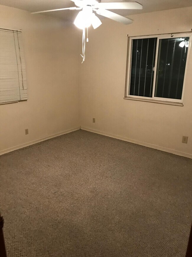 Building Photo - 1304 Buena Vista Dr SE
