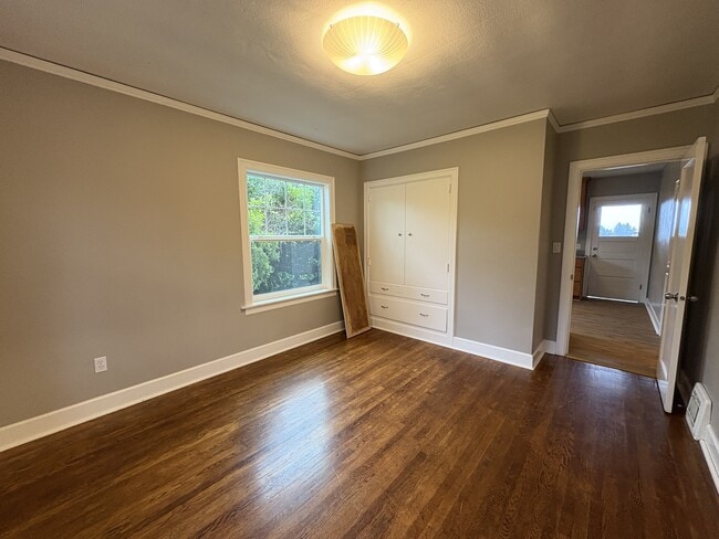 Building Photo - 16093 SW Roy Rogers Rd