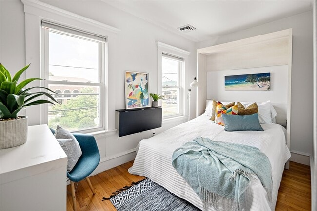 Building Photo - 32 Harvard St