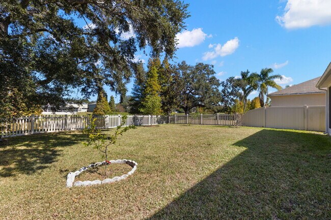 Building Photo - "Spacious 4-Bedroom Gem with 2.5 Baths in ...