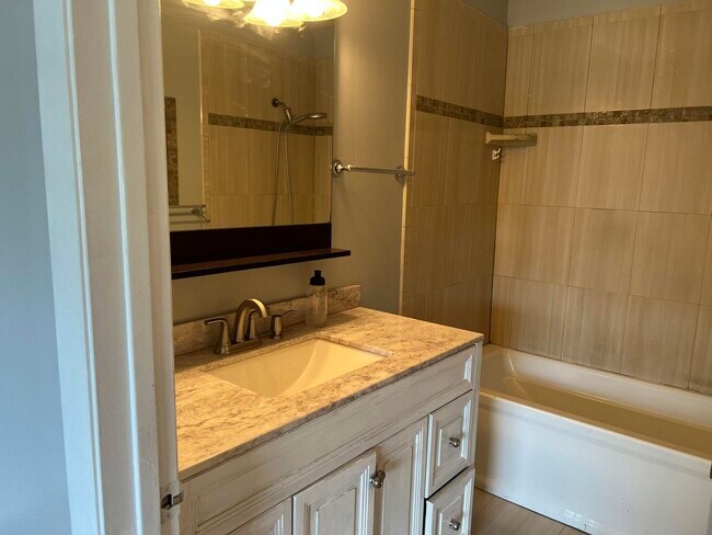 Building Photo - 3405 Poolside Dr