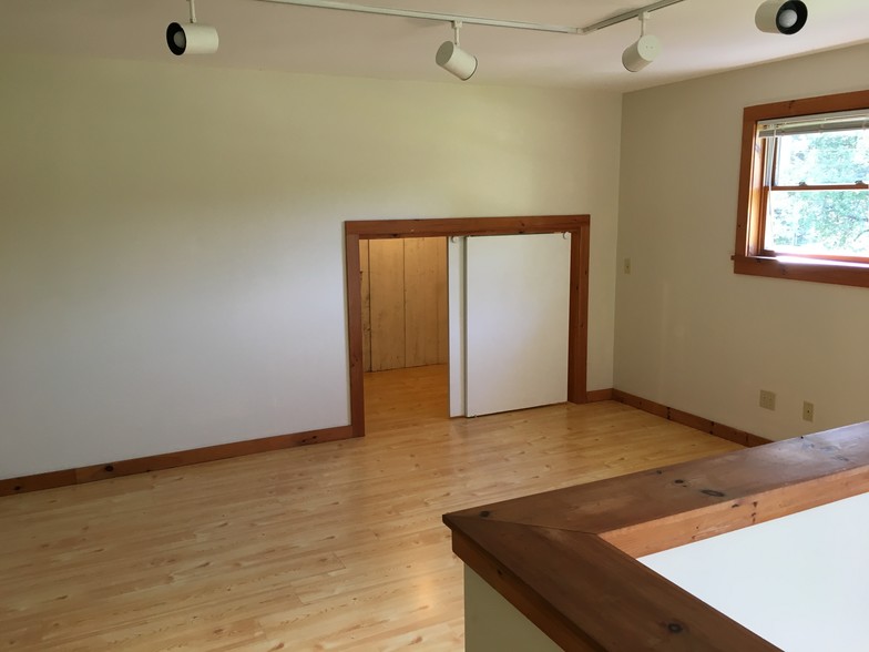 Building Photo - 257 Meadow Ln