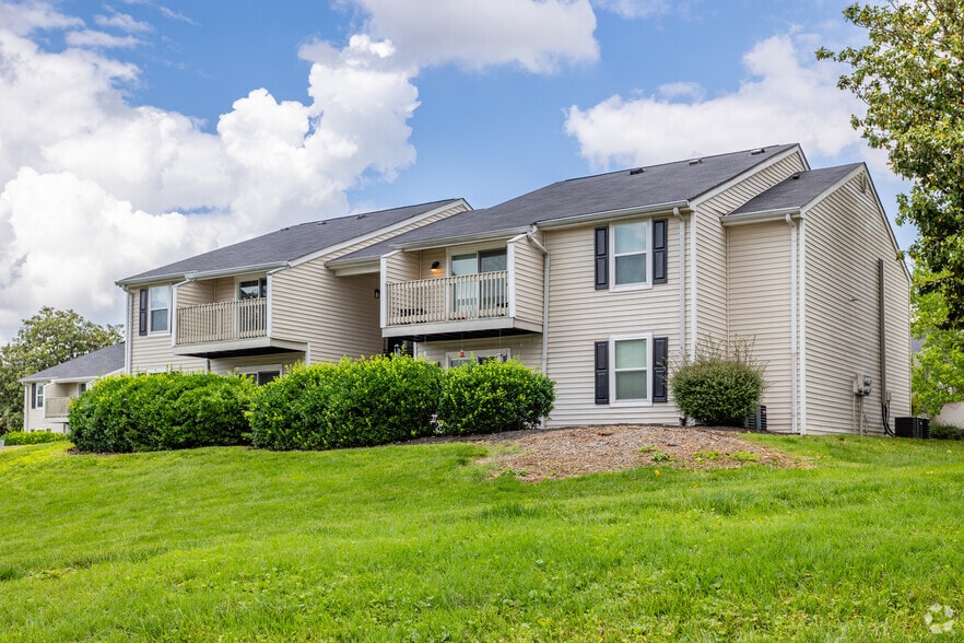 Primary Photo - Sheffield Heights Apartment Homes