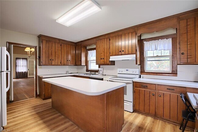 Building Photo - 7297 Duval Ave