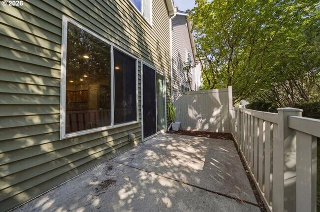 Building Photo - 2201 NE 140th St