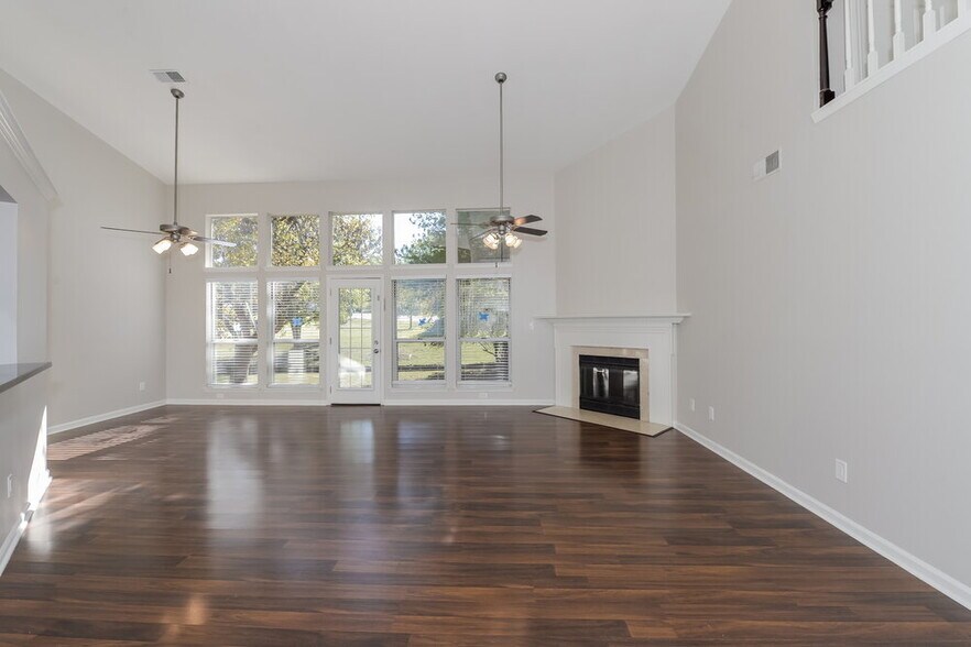 Building Photo - 102 Summerwood Ct