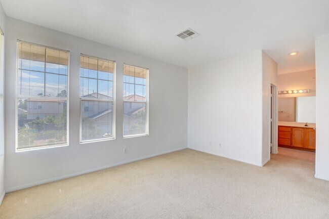 Building Photo - Beautiful 4-Bedroom Home in Gated Summerli...