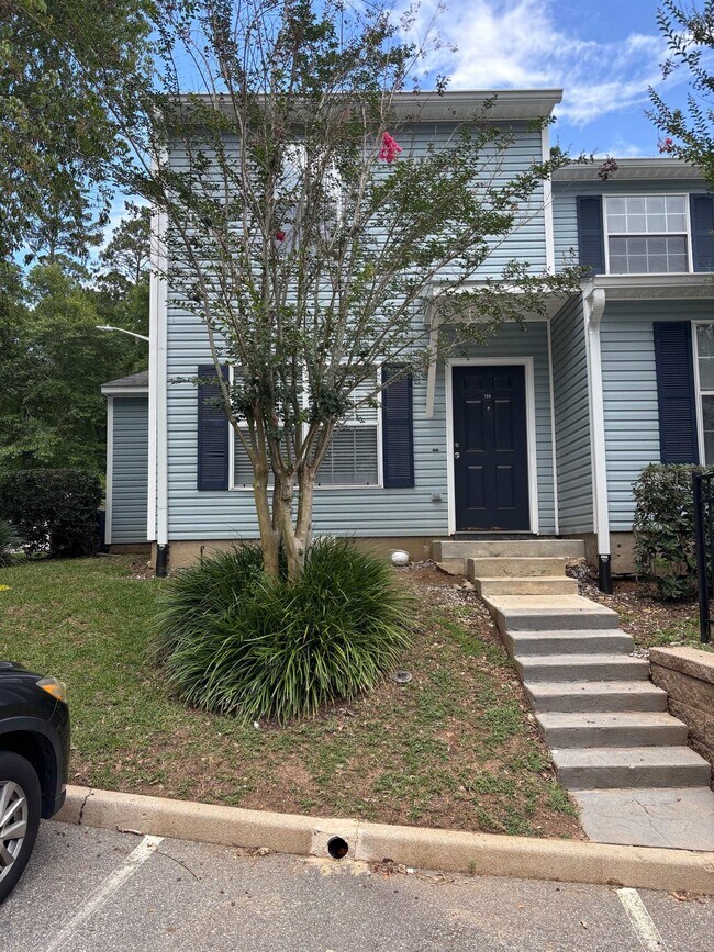 Primary Photo - 799 Timberwood Cir E