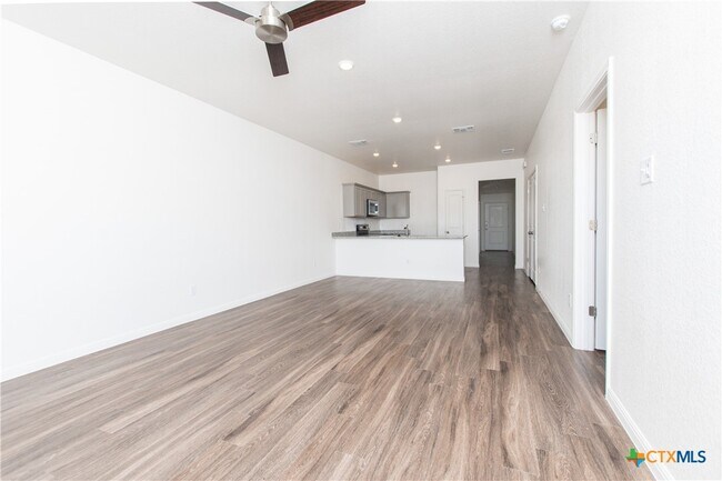 Building Photo - 5901 Betty Lou Dr