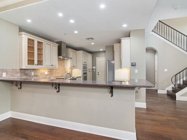 Building Photo - 123 Eaton St