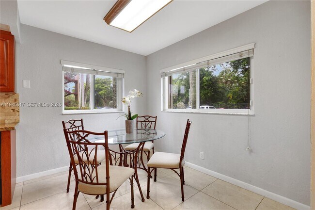 Building Photo - 12850 SW 4th Ct