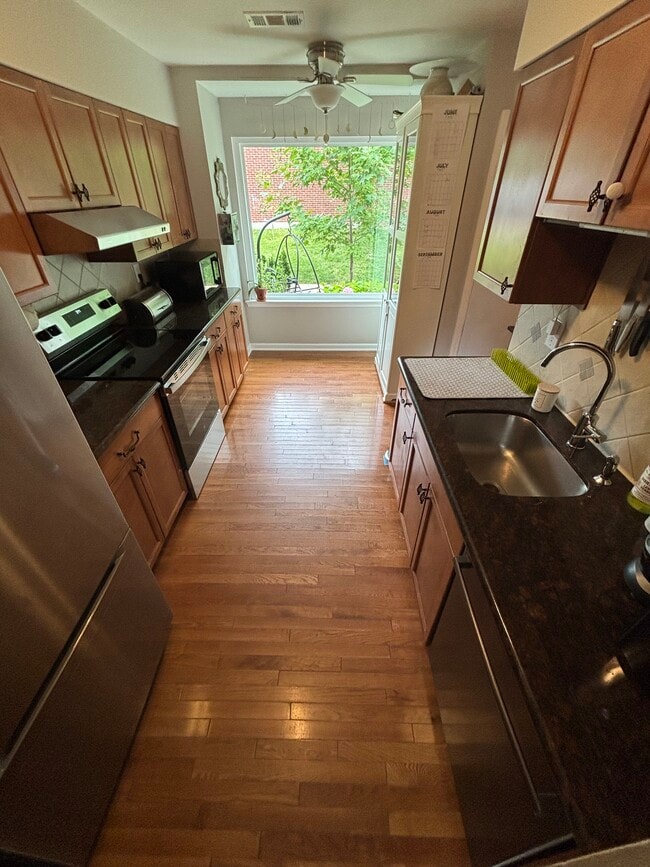 Building Photo - 7625 Lee Landing Dr