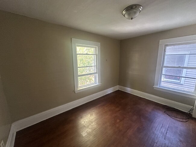 Building Photo - Renovated, spacious home located on Moulso...