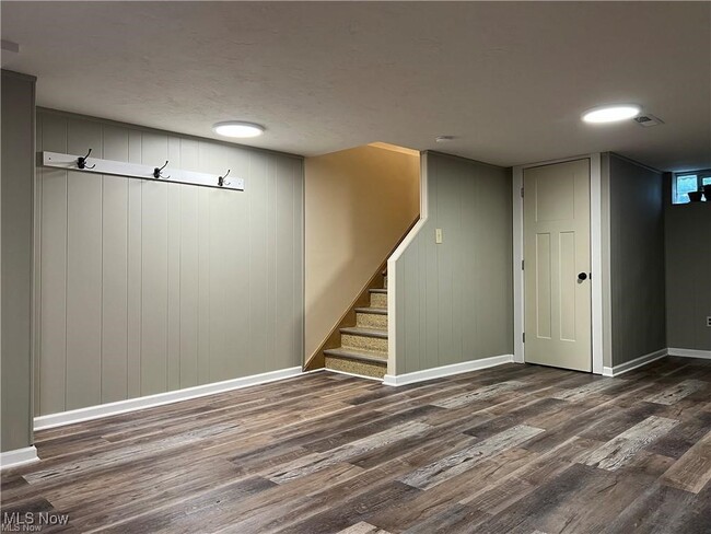 Building Photo - 7570 Hoertz Rd