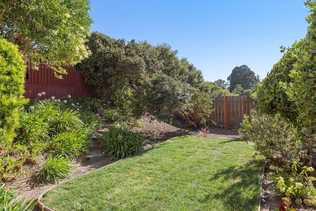 Building Photo - 2016 Fairmont Dr