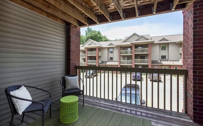 Building Photo - Large One Bedroom Walking Distance to UIHC on third floor, available: 09/01/2026