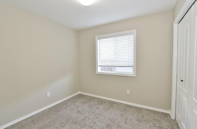 Building Photo - Clean Single-Level Home in Quiet Neighborhood