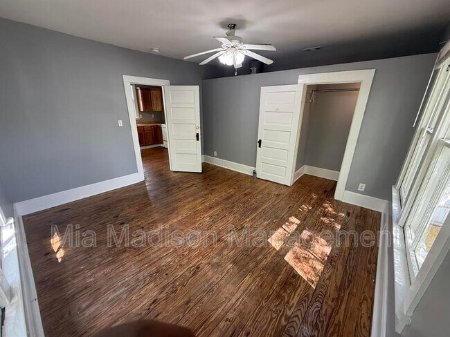 Building Photo - 607 W 44th St