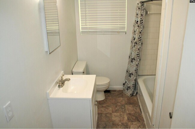 Building Photo - 3 Bedroom 1 Bath with Carport- Section 8 A...