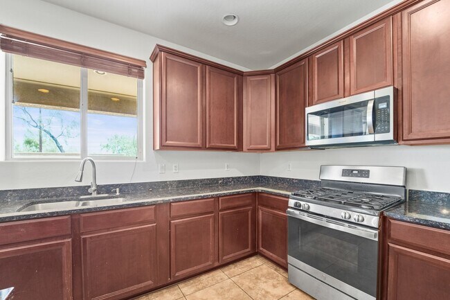 Building Photo - Live Large in Maricopa – Over 3,900 Sq Ft ...