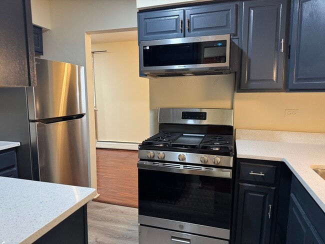 Building Photo - 7320 N Rogers Ave