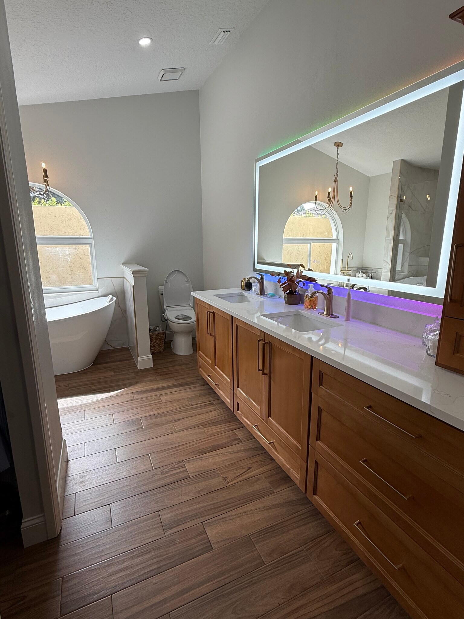 Master bathroom - 519 Lake Charm Ct