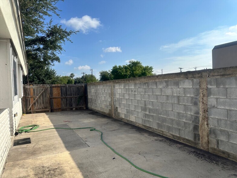 Building Photo - 1702 Tierra Dulce Dr