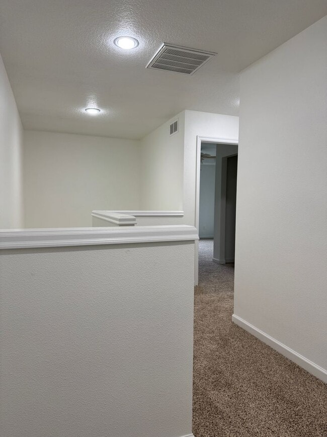 Building Photo - 3 Bedrooms | 2.5 Bathrooms | 1-Car Garage