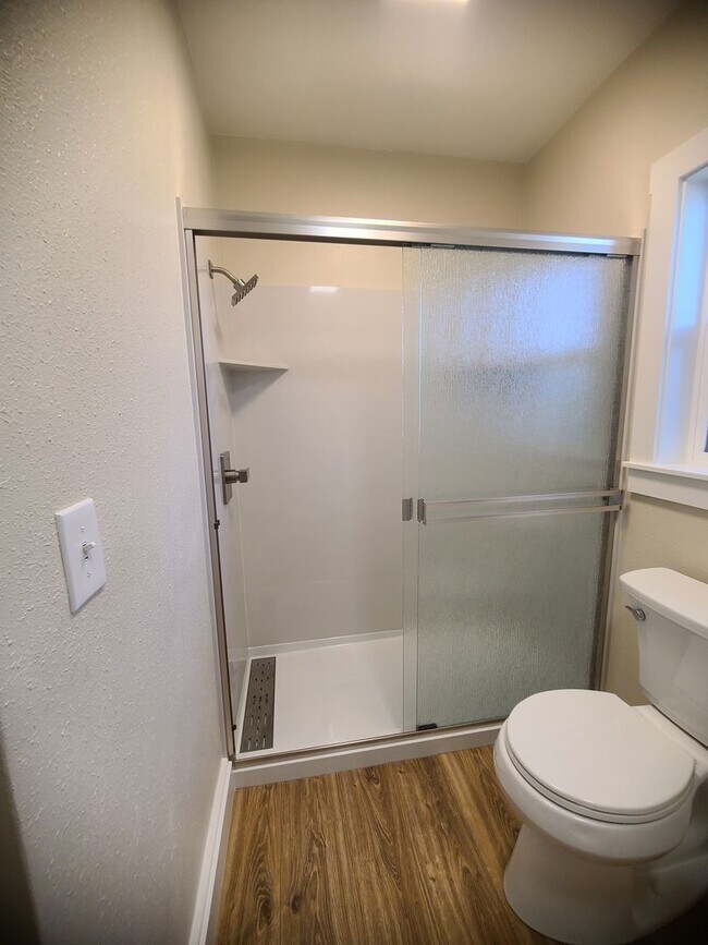 Building Photo - Action Properties R.E.S. Inc offering Central Roseville 2 Bed, 1bath  Carport Parking, Large yard...