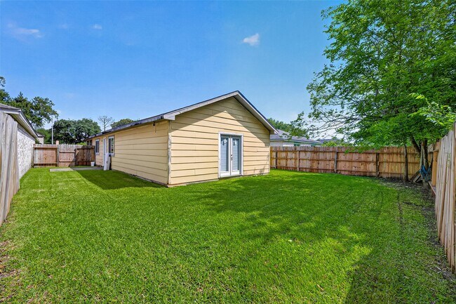 Building Photo - 13010 Abalone Way