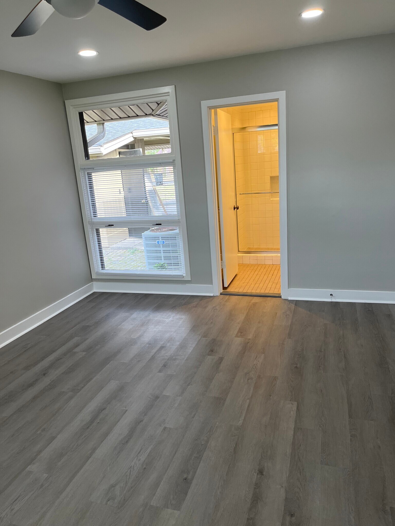 Building Photo - 404 Edgewood Dr