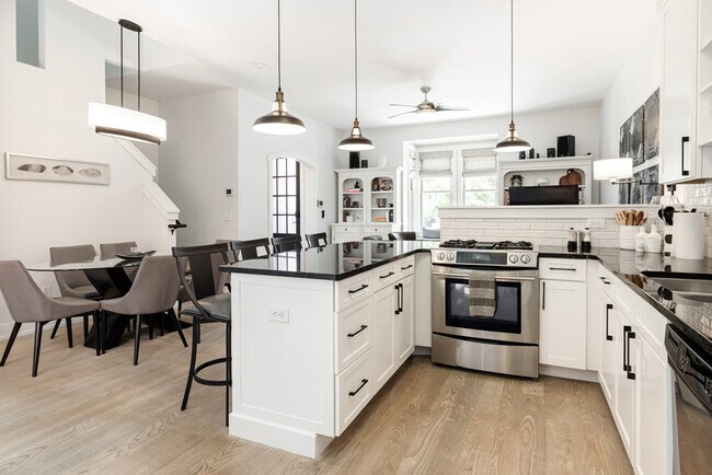 Building Photo - 1408 Pleasant St