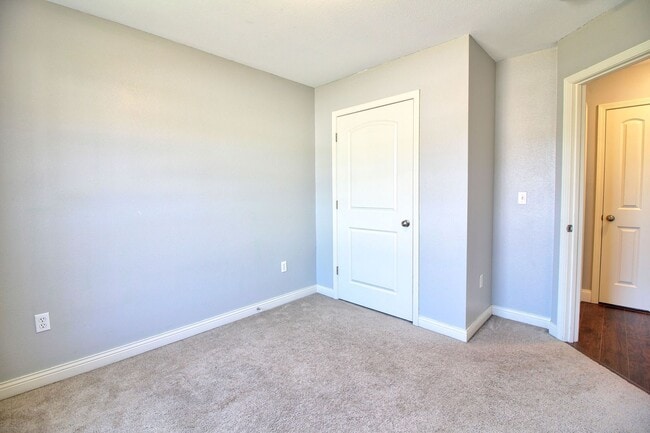 Building Photo - Available 6/16