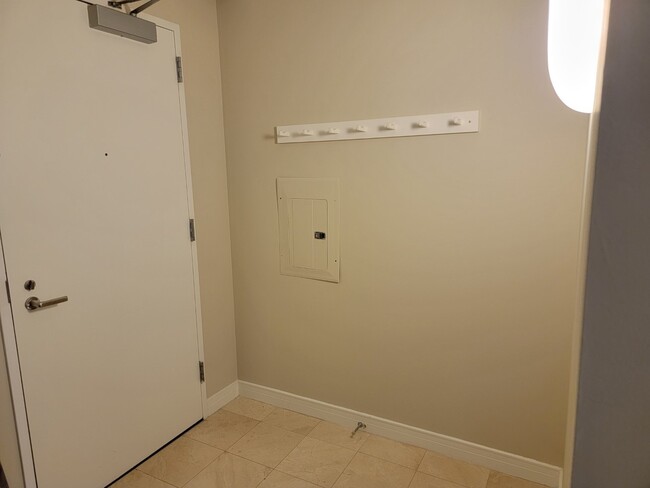 Building Photo - 512 N McClurg Ct