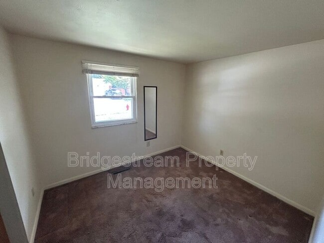 Building Photo - 7281 Klyemore Dr