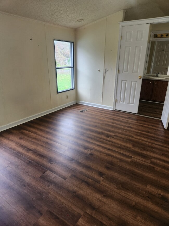 Building Photo - 121 Connector Rd