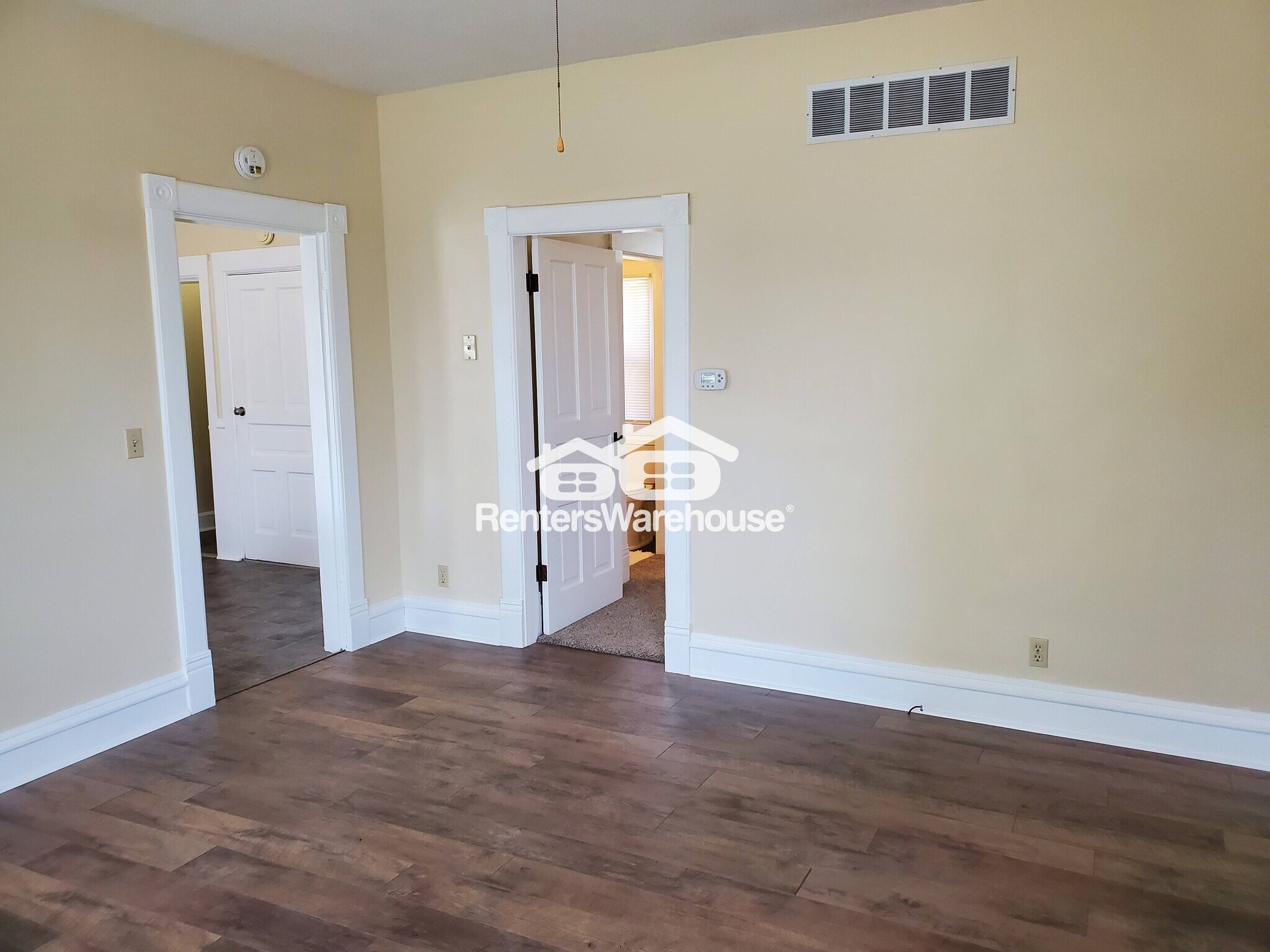 Building Photo - 108 3rd St W