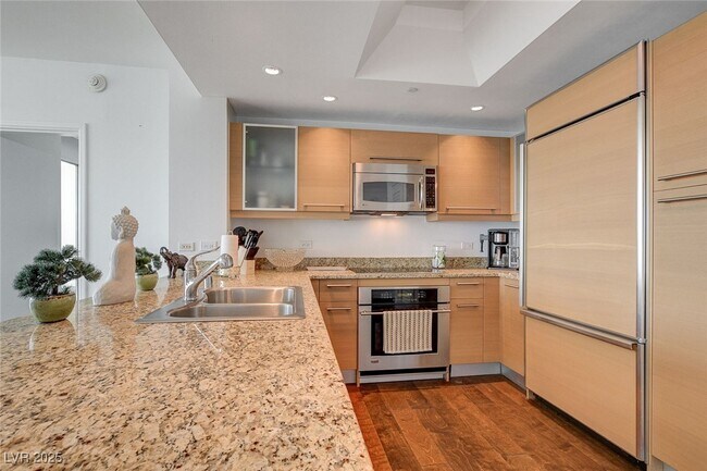 Building Photo - 222 Karen Ave