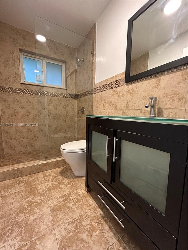 Building Photo - 230 SW 30th Ave