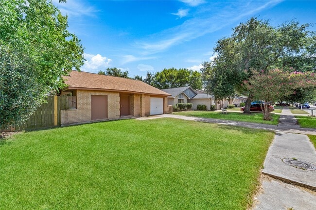 Building Photo - 9811 Mill Shadow Dr