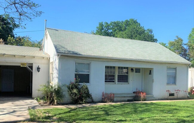 Building Photo - FULLY REMODELED Large 4/2, Close to Enloe and Chico State
