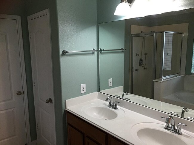 Building Photo - 1719 Brighton Brook Ln