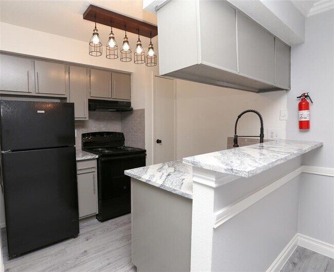 Building Photo - 2700 Westridge St