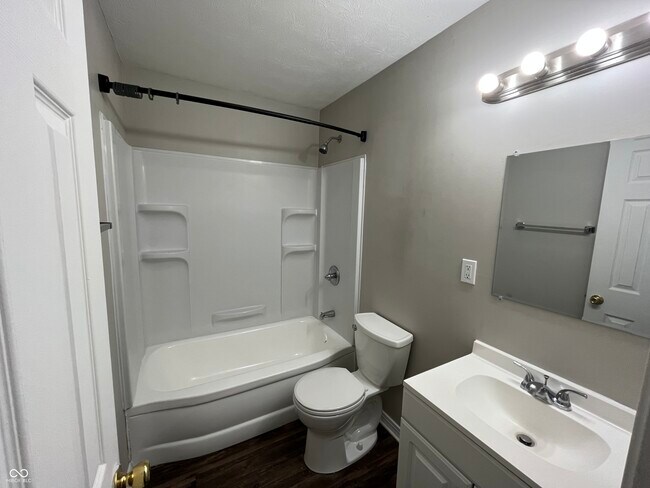 Building Photo - 3831 Bennett Dr