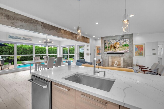 Building Photo - 2212 NE 32nd Ave