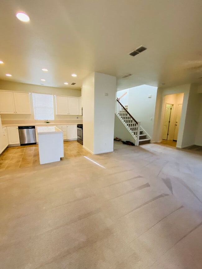 Building Photo - Westlake Winner... Walk to Parks & Schools 3 Bedroom 2.5 Baths