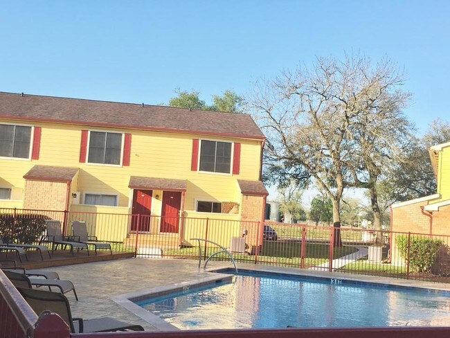 Ashley Court Sweeny Tx Apartment Finder