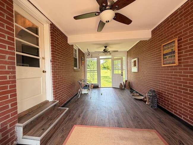 Building Photo - Hilltop Charm in Floyds Knobs – Spacious All-Brick Beauty with Room to Grow!